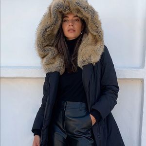 Aritzia Babaton Black Parka Gilligan
